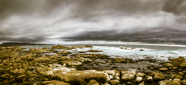 Beauty in oceanic drama Print