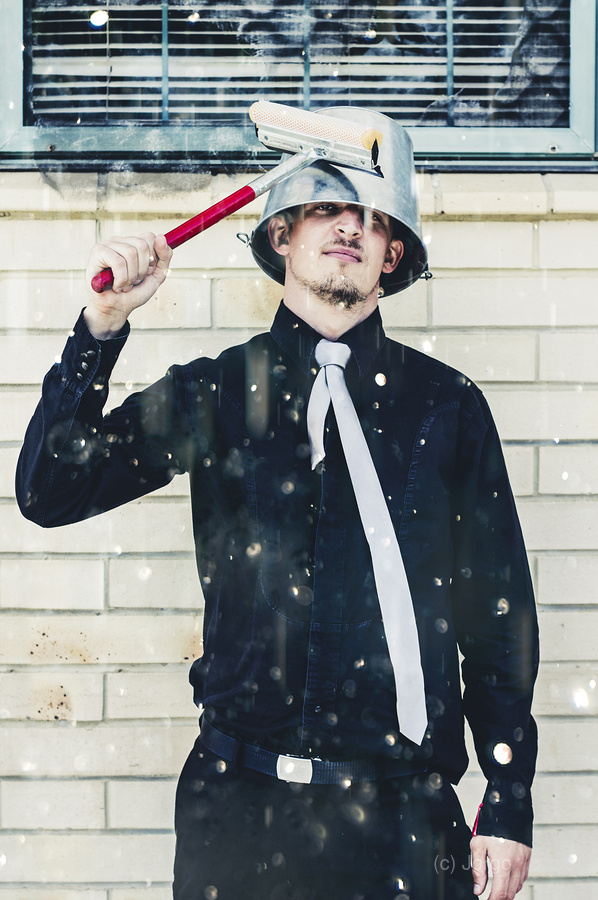 Funny cleaner man ready for action  Imprimer