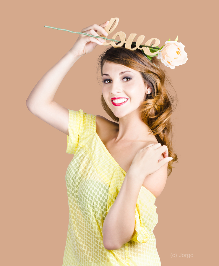 Woman holding message of love  Imprimer