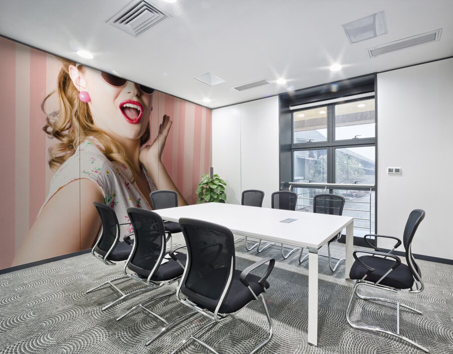 Surprised Girl In Retro Fashion Style Glamur Wall Printing