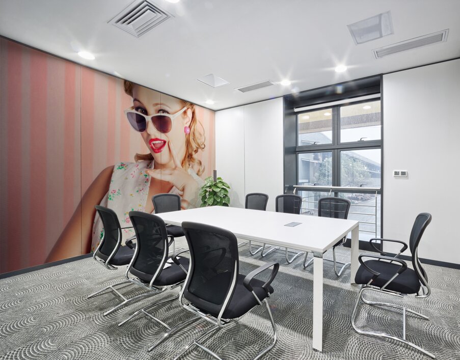 Glamorous Retro Blonde Girl Thinking Fashion Ideas Wall Printing