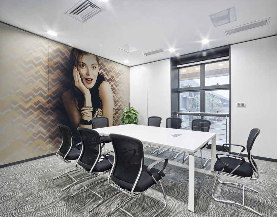 Surprised pin up girl gasping out shear joy Wall Printing