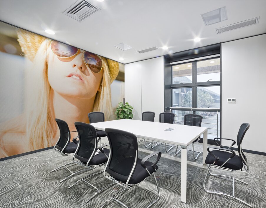 Face Of A Woman In Sunglasses On Holiday Wall Printing