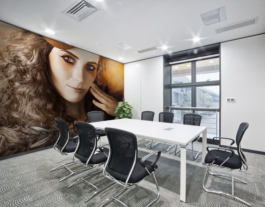 Vintage Style Actress Performing In French Beret Wall Printing