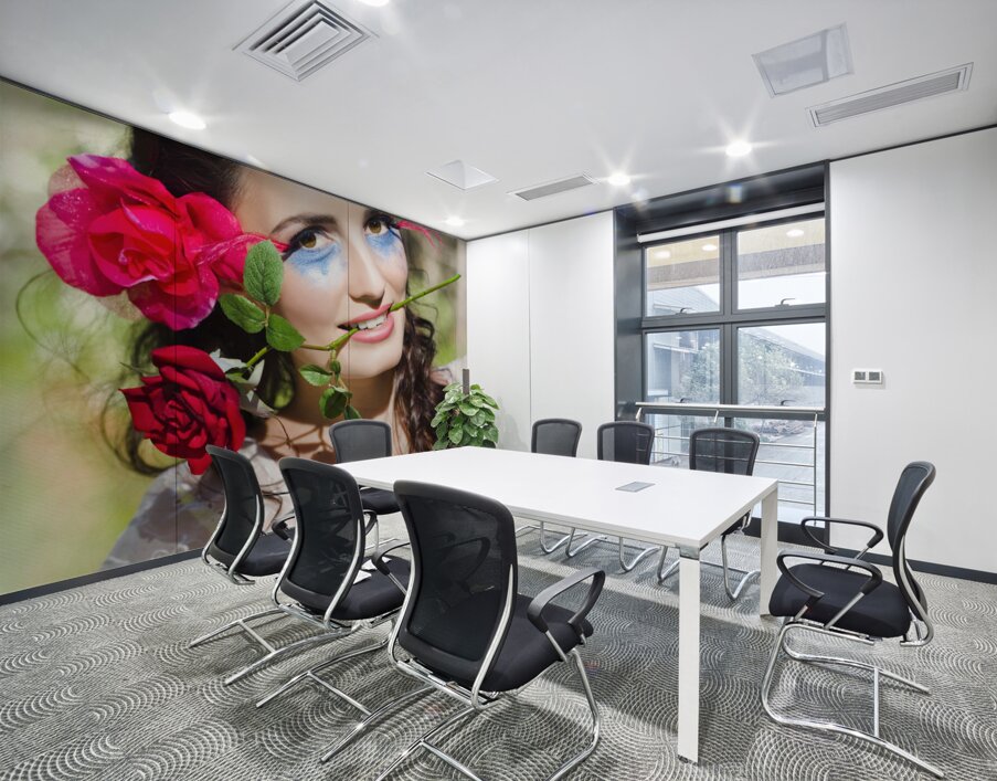 Woman With Red Roses Wall Printing