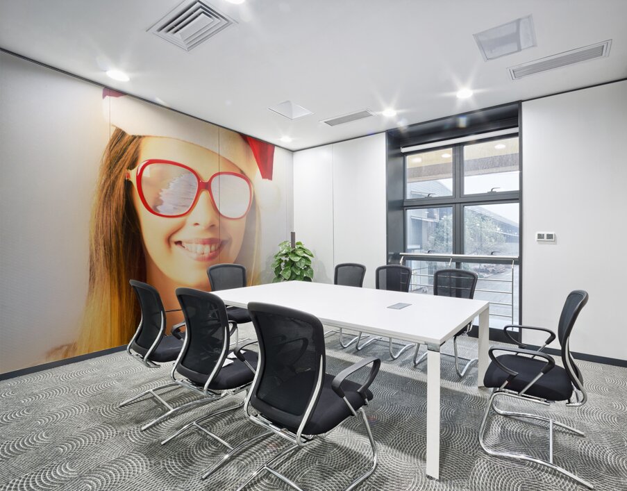 Santa hat woman celebrating Christmas in Australia Wall Printing