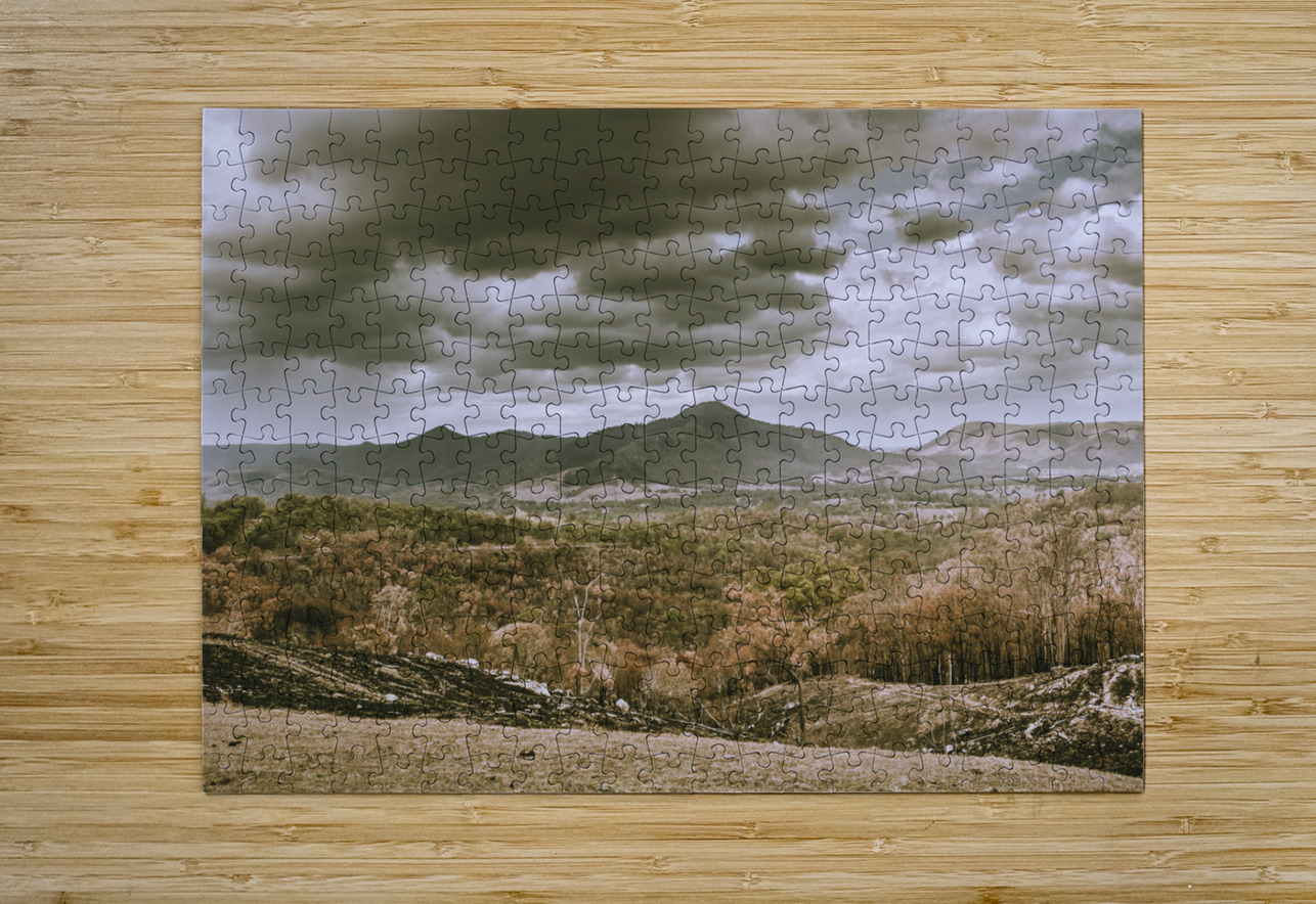 Overcast dramatic views of Mount Perry Jorgo Puzzle printing