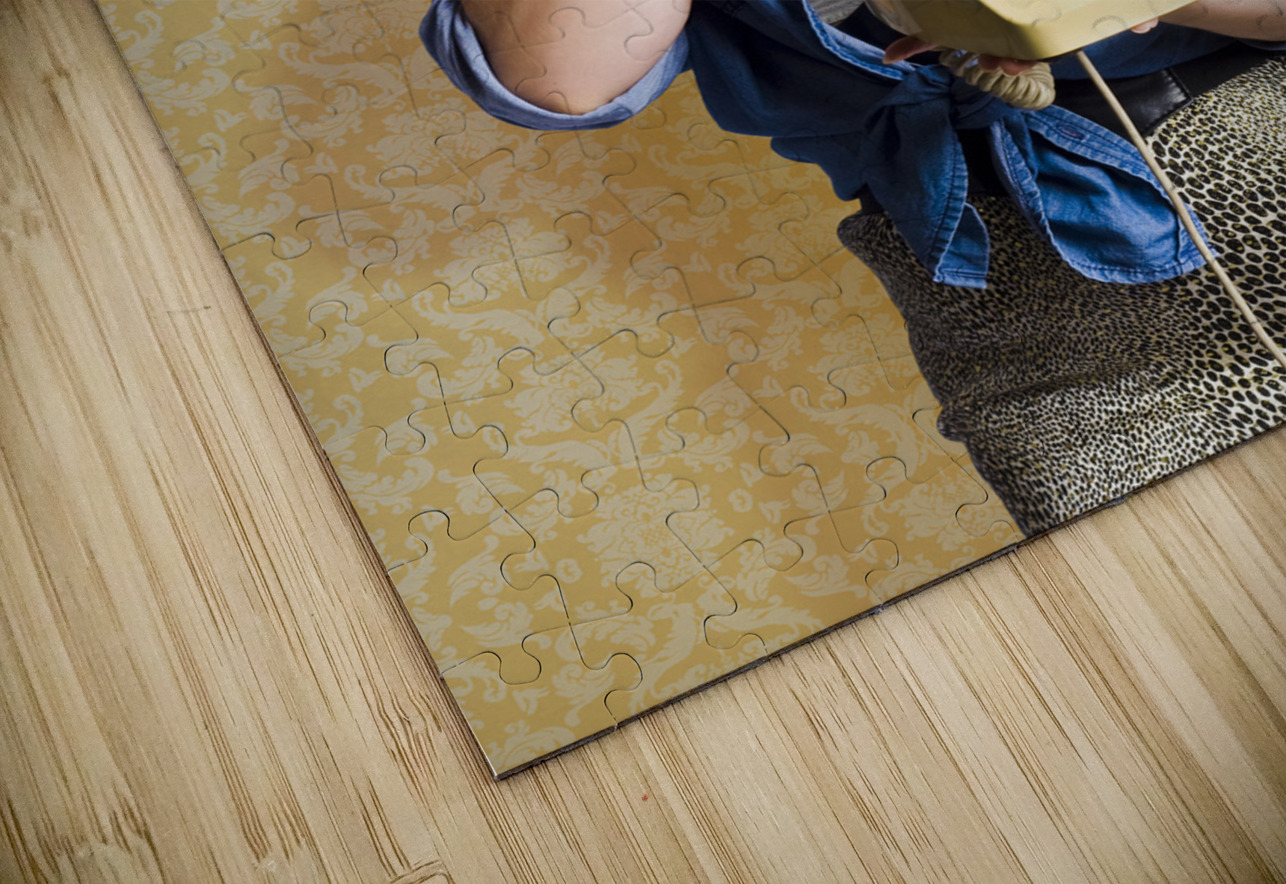 Vintage Fifties Telephone Operator Holding Phone Jorgo Puzzle